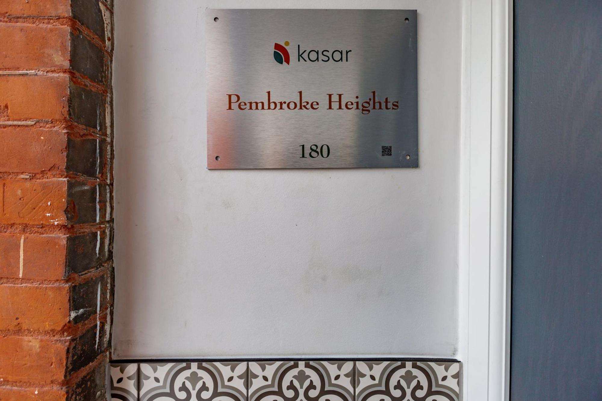 Pembroke Heights Aparthotel Chatham Kültér fotó
